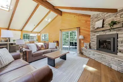 Image de 12 East Park Lane | Sunriver Family Retreat w/Garage, Ac, Room to Relax & 8 Sharc Passes