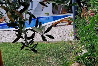 Image de A very nice and cozy vacation rental for 10 people, with a private pool and garden.