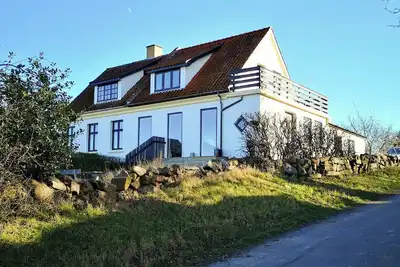 Image de Charmante maison jumelée avec vue sur la mer à Sandvig
