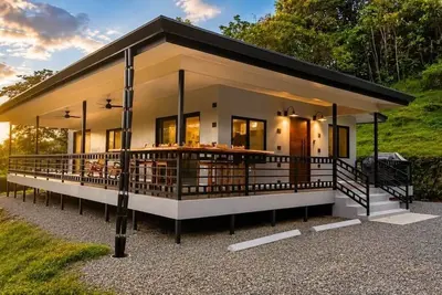 Modern Nature Retreat Between Jungle & Ocean