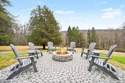 Image de Family Retreat, Hunting Lodge, or adventure base camp - The choice is yours