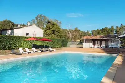 Image de Bienvenue au Serrepile, grande maison de vacances  familiale, piscine et tennis