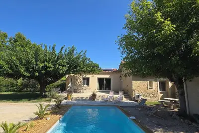 Image de Maison 3 chambres avec piscine privée, jardin à Monteux!