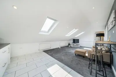 Image de 3-Bed Flat Sleeps 5 with Free Parking · Walk to Castle Hill, Newsome