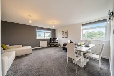 Image de 3-Bed Flat Sleeps 5 with Free Parking · Newsome, near Castle Hill
