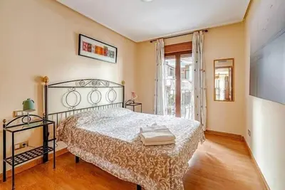 Image de Bright, centrally located, and quiet