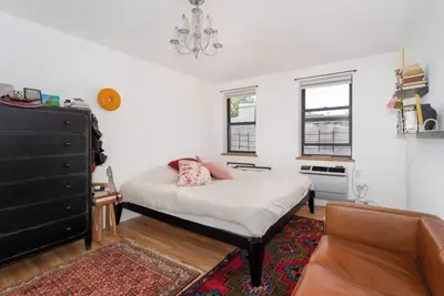 Image de Sunny and spacious 3-bedroom condo with Ac in Brooklyn's best neighborhood