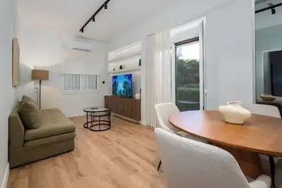 Image de Luxury Glyfada flat steps from sea & main market
