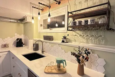 Image de 3br 2ba Walkout basement Fully backs onto provincial Park pooltable&foosball.