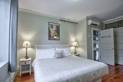 Image de The Peak at Centralia Square | Historic Suite 205