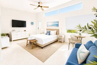 Sunny Lido Studio - Modern Touches