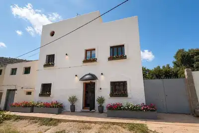 Image de beautiful peaceful retreat with private garden and mountain views