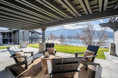 Image de Luxury Lakefront Condo C1 + Bbq in Wapato Chelan
