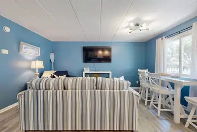 Image de One Bedroom, Cozy, Beachside, Retreat, with Pool!