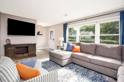 Image de New Listing! Walk to Campus! Newly Updated Auburn Townhome! 3 Bd/2. 5 Bath