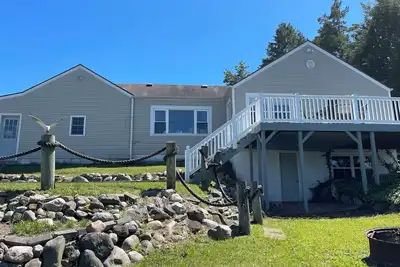 Image de Cozy 3-bedroom river front cottage. 22 minutes from Notre Dame stadium.