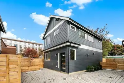 Image de Live like a local in a brand-new pet-friendly home in the heart of Greenwood.