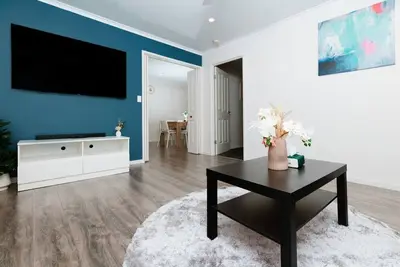 Image de Lovely House in Smithfield-New Property