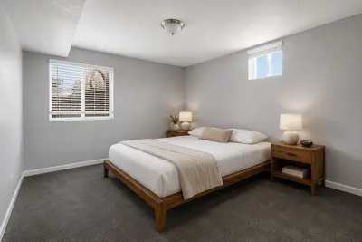 Image de 1, 100 sf Spacious Cozy 2br Near Denver Dt, Red Rocks, and Rockies!