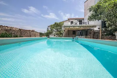 Image de Maison de vacances « Casa Enriqueta » avec vue sur la montagne, piscine et terrasse privées