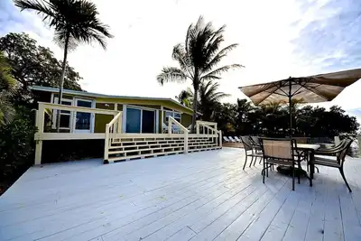 Image de Extraordinary Waterfront Vacation Rental with Private Lagoon Pool in Bay Point, Florida Keys