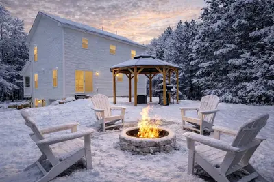 Image de Spacious Modern Cottage with Fire Pit in Bridgton, Maine