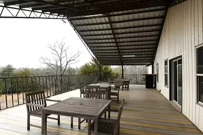 Image de Unique Loft Rental with Access to Spacious Deck and Games Room for an Amazing Getaway by Tenkiller Ferry Lake in Oklahoma