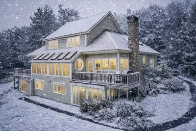Image de Impressive Villa Surrounded by Trees with Fantastic Sights in Jackson, New Hampshire