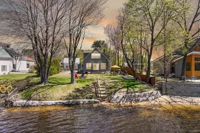 Image de Serene Waterfront Four-Bedroom Retreat in Conway, New Hampshire with Pequawket Pond Views