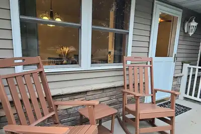 Image de 3-bedroom house in Decorah: Sleeps 12, hot tub, close to river and bike trails