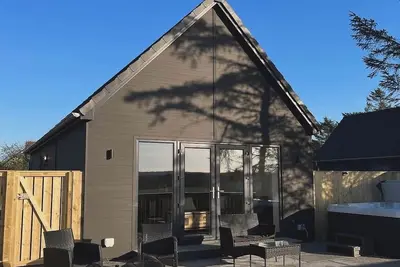 Image de Fir Tree Lodge - Luxurious Lodge with Hot Tub on the Nc500 - Thrumster Lodges