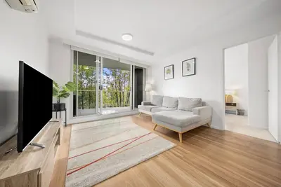 Image de Heart of city/modern 2br/free parking/Anu/pool/gym