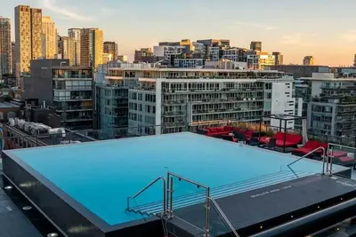 Image de Cozy 1-bedroom condo off of King Street