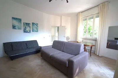 Image de 118 m2 apartment, ideal for up to 7 people, on the 2nd floor of a building with lift. Located in San Giuliano Mare, north of the canal port and a few minutes from the historic center, it enjoys a strategic position that allows you to easily reach the beac