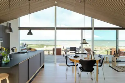 Image de Une perle architecturale avec vue sur la baie de Venø
