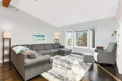 Image de Family-Friendly 4-Bed Retreat. Entire home in Eagan, Minnesota, United States