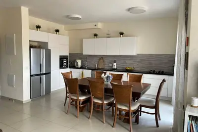 Image de Spacious 4-bedroom apartment in enchanting Jerusalem with a view