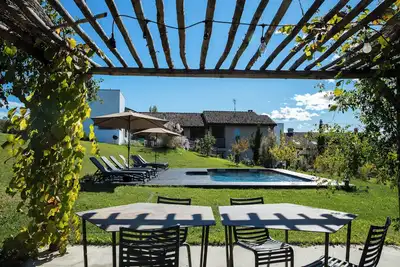 Image de Maison à 5 minutes du village, au milieu des vignes et des noisetiers