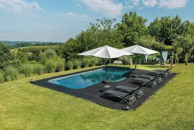 Image de Maison design dans les Langhe avec piscine