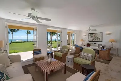 Image de Wake Up in Paradise | 2br Suite | Ocean View | Free Parking & Pool Access