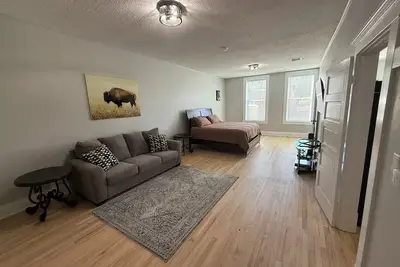 Image de Downtown Studio Apartment with Large Game Room