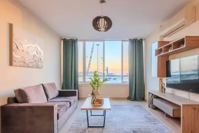 Image de 2br Sunrise Port View Apt Steps from Finikoudes