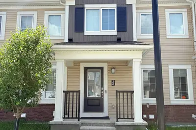 Image de Your Home Away From Home | Newly Furnished Townhouse | Minutes from Airport