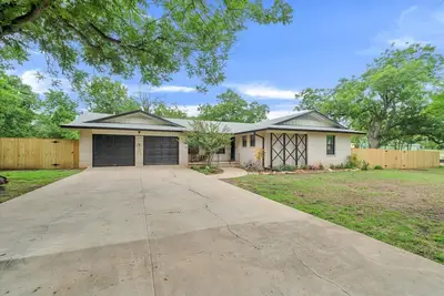 Image de Windmill Retreat the Perfect 3-bedroom house walking distance to Downtown Blanco
