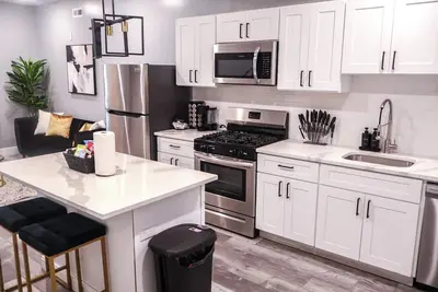 Image de Modern 2br/2ba Retreat w/ Private Rooftop Near University City