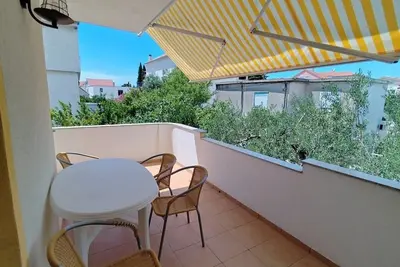 Image de Garçonnière avec la terrasse Pirovac (Sibenik) (As-27461-a)