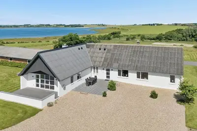 Image de Spacious holiday home with water view