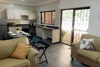 Image de Appartement spacieux de 2 chambres avec vue sur le jardin à Hartbeespoort