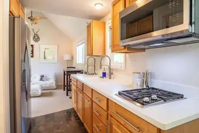 Image de Upscale Riverfront Getaway Cottage