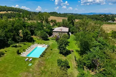 Image de Villa à Lac De Bolsena avec 5 chambres à coucher, 18 couchages